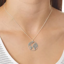 Kette mit Weltanhänger aus 925er Silber LSN0006