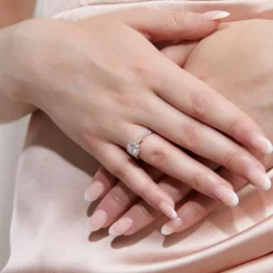 Roségoldener Halo-Ring mit Diamanten, gravierbar BDR0010-RSL