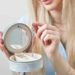 Rundes Schmucketui aus Samt, eisblau GET0046