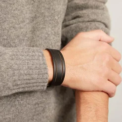 Schwarzes Kunstleder-Armband mit Schlitzen LB0370SL