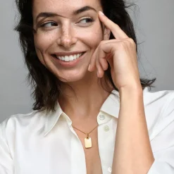 Vergoldeter rechteckiger Anhänger mit Herz, gravierbar 368611C00