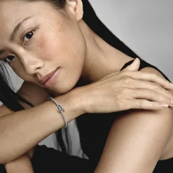 Verschlungene Herzen-Charm aus Sterlingsilber 790800C00